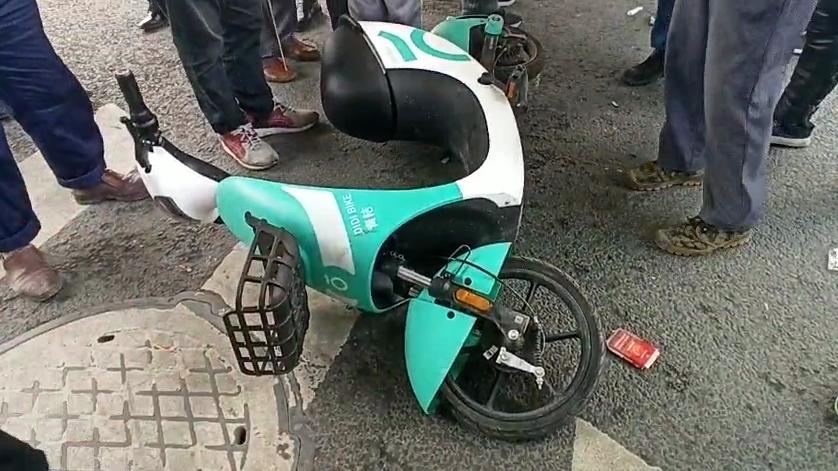 DƬ